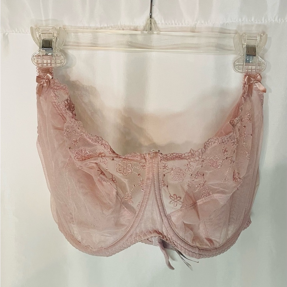 Delicate Dusty Pink Lace Underwire Bra with Floral Embroidery
